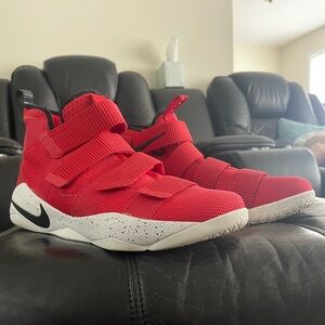 Lebron Zoom Soilder 11